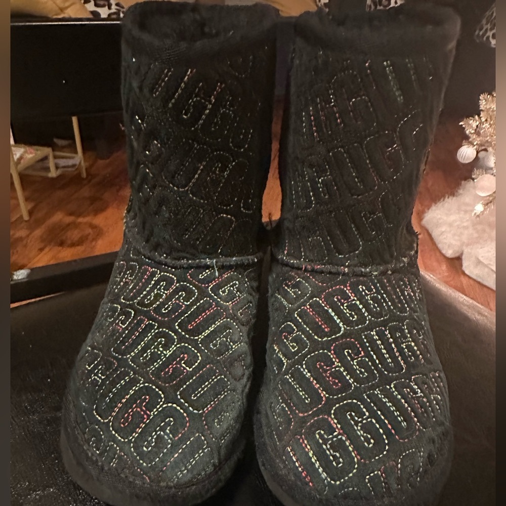 Rainbows monogram Ugg